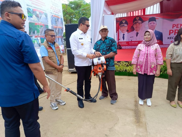 Penyerahan Program PROBEBAYA oleh Walikota Samarinda Kec. Loa Janan Ilir