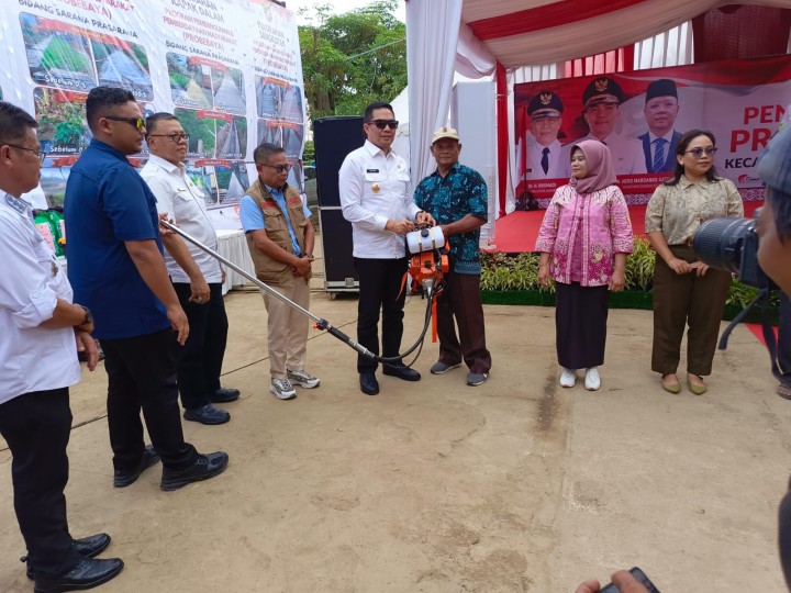 Penyerahan Program PROBEBAYA oleh Walikota Samarinda Kec. Loa Janan Ilir