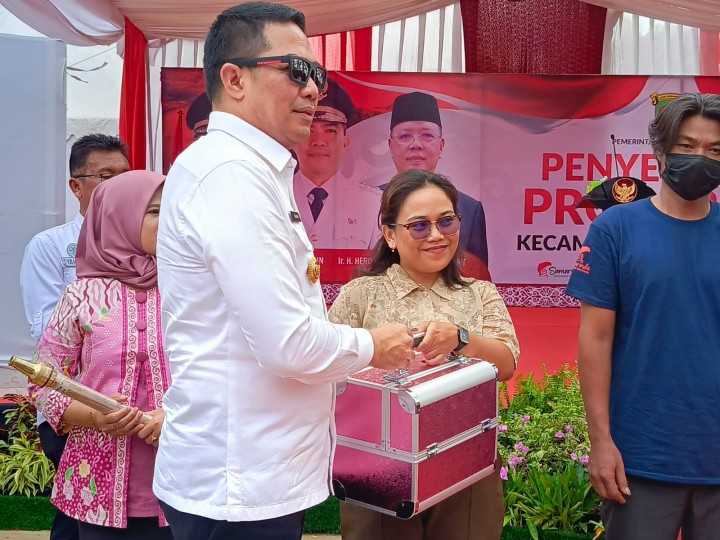 Penyerahan Program PROBEBAYA oleh Walikota Samarinda Kec. Loa Janan Ilir