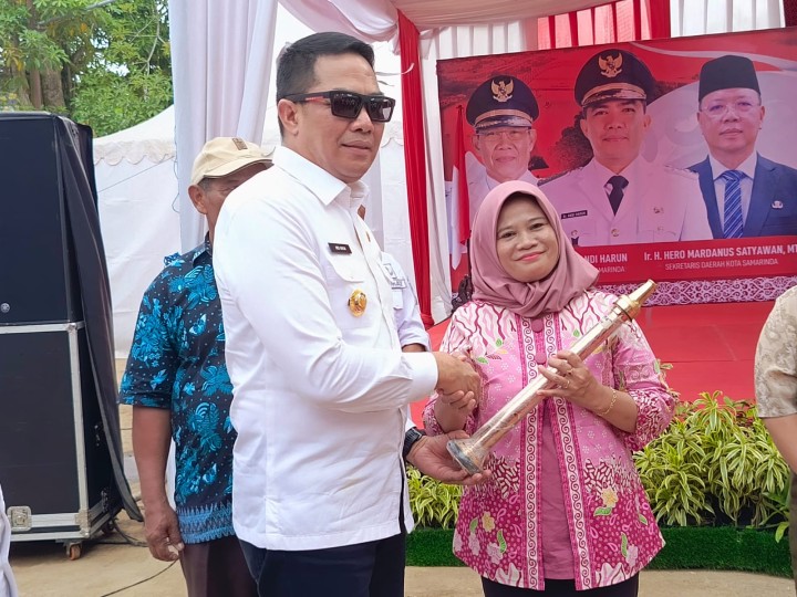 Penyerahan Program PROBEBAYA oleh Walikota Samarinda Kec. Loa Janan Ilir