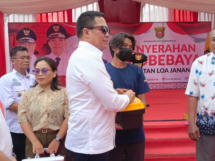 Penyerahan Program PROBEBAYA oleh Walikota Samarinda Kec. Loa Janan Ilir