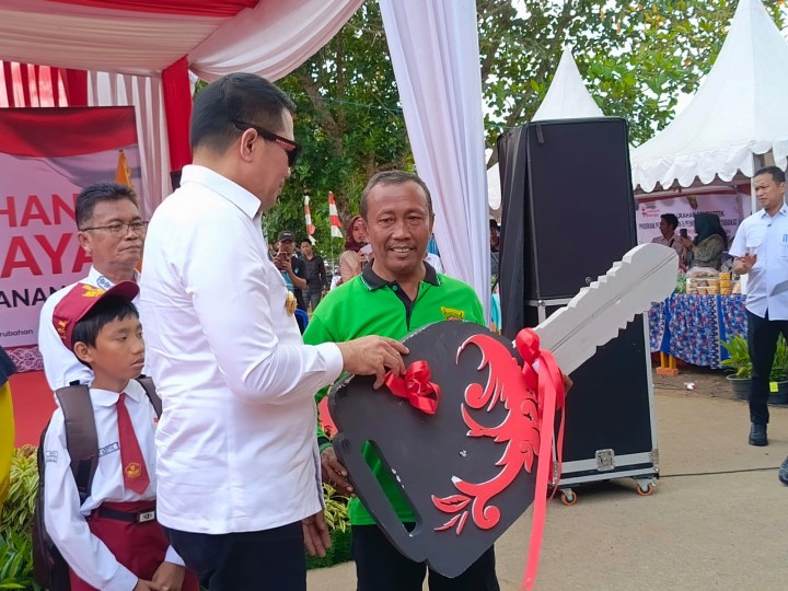 Penyerahan Program PROBEBAYA oleh Walikota Samarinda Kec. Loa Janan Ilir
