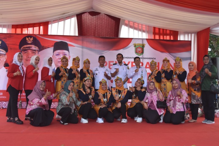 Penyerahan Program PROBEBAYA oleh Walikota Samarinda Kec. Loa Janan Ilir (2)
