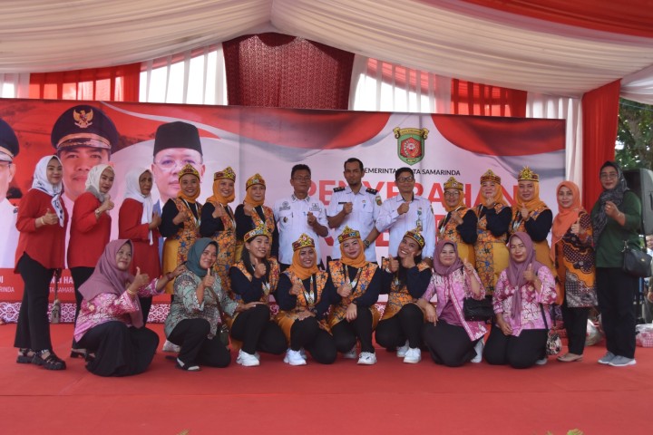 Penyerahan Program PROBEBAYA oleh Walikota Samarinda Kec. Loa Janan Ilir (2)