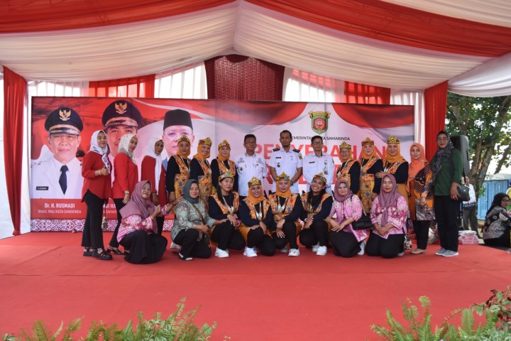 Penyerahan Program PROBEBAYA oleh Walikota Samarinda Kec. Loa Janan Ilir (2)