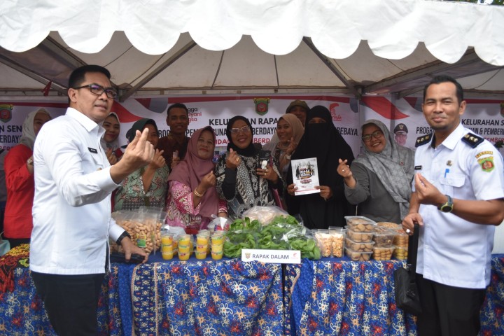 Penyerahan Program PROBEBAYA oleh Walikota Samarinda Kec. Loa Janan Ilir (2)