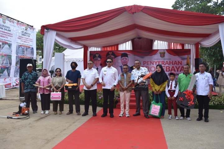 Penyerahan Program PROBEBAYA oleh Walikota Samarinda Kec. Loa Janan Ilir (2)