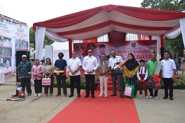 Penyerahan Program PROBEBAYA oleh Walikota Samarinda Kec. Loa Janan Ilir (2)