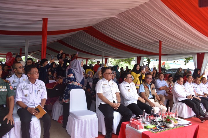 Penyerahan Program PROBEBAYA oleh Walikota Samarinda Kec. Loa Janan Ilir (2)