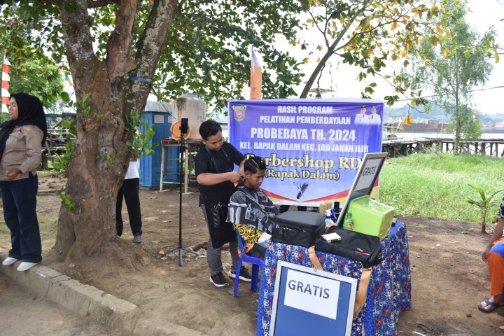 Penyerahan Program PROBEBAYA oleh Walikota Samarinda Kec. Loa Janan Ilir (2)