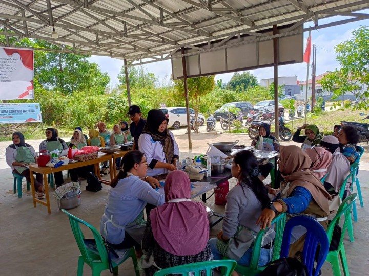 Pelatihan Buat Kue Tradisional PROBEBAYA 2025