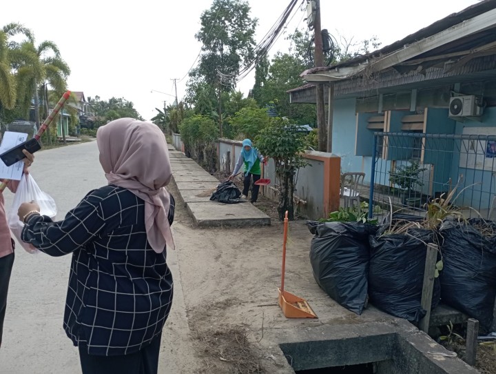 Gotong Royong Kelurahan Rawa Makmur