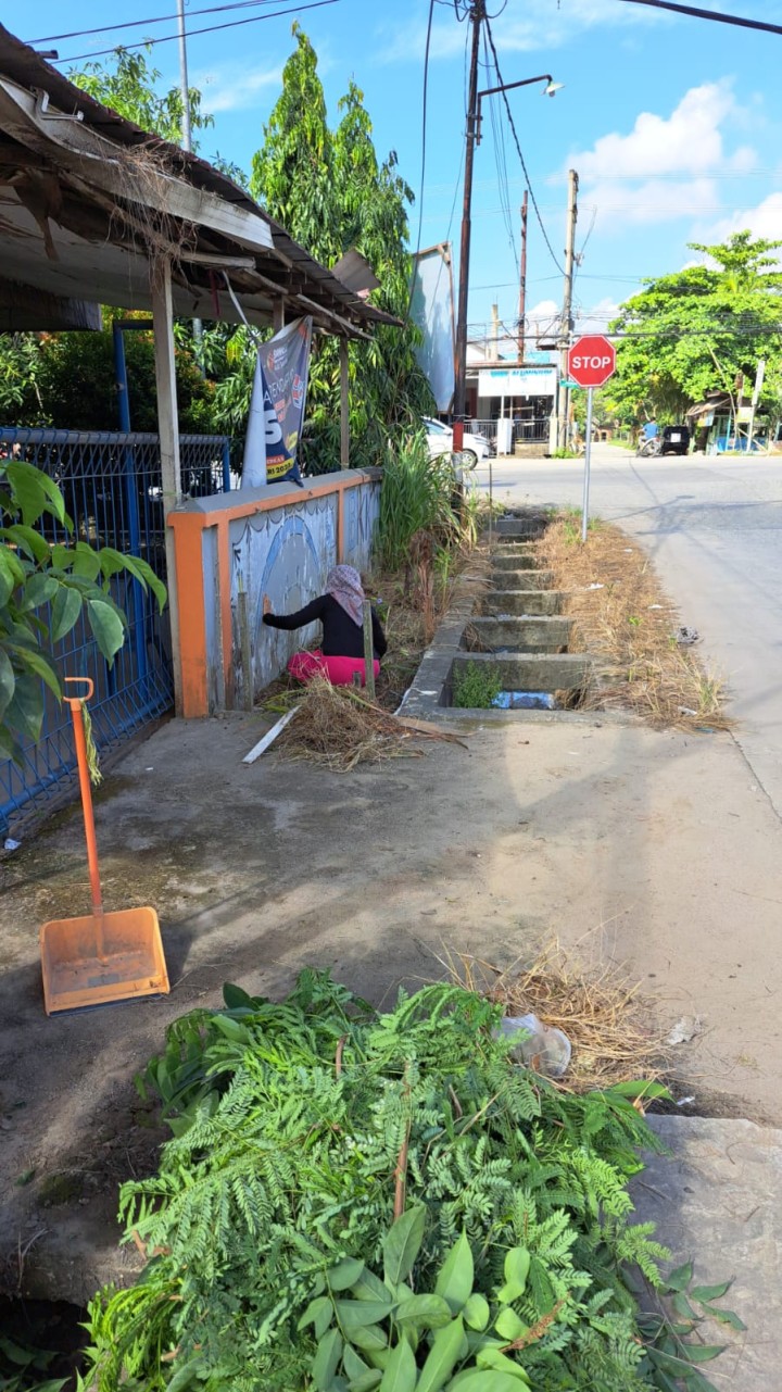 Gotong Royong Kelurahan Rawa Makmur