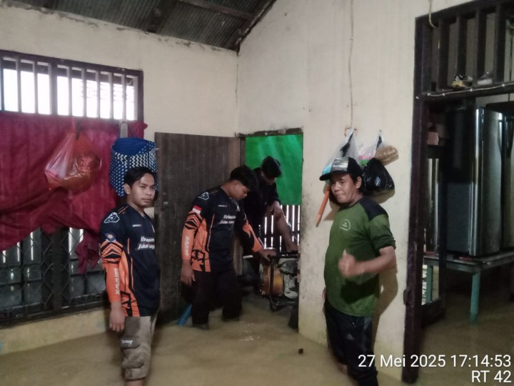 Bencana Alam Banjir yang mengakibatkan tanah longsor serta terendamnya rumah warga di wilayah Kelurahan Rawa Makmur Tahun 2025