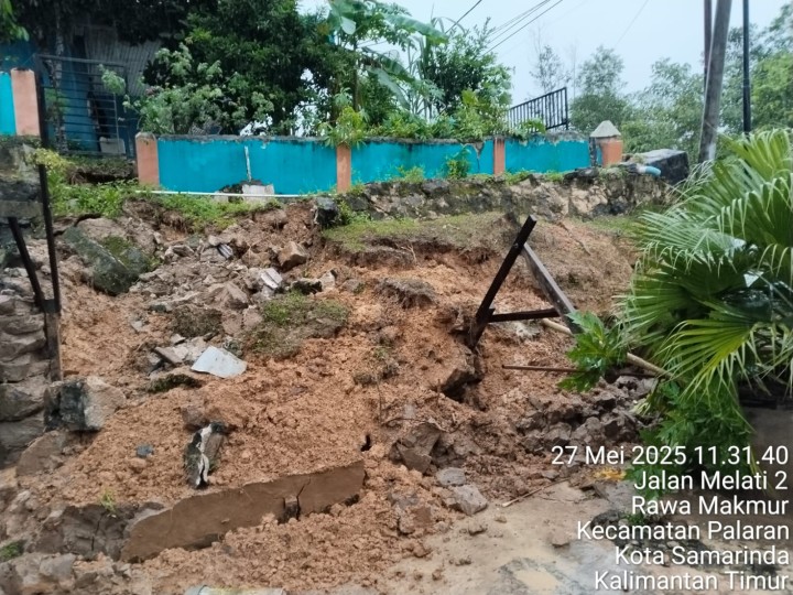 Bencana Alam Banjir yang mengakibatkan tanah longsor serta terendamnya rumah warga di wilayah Kelurahan Rawa Makmur Tahun 2025