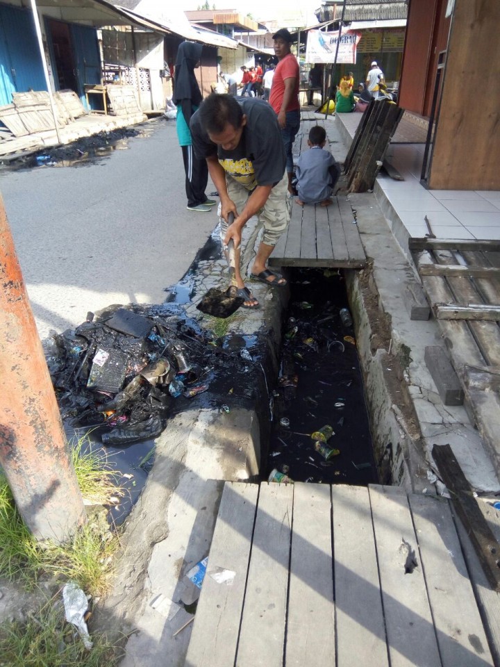 KERJA BAKTI MASSAL DI JL. LAMBUNG MANGKURAT GG. MESJID TGL 11 MEI 2018