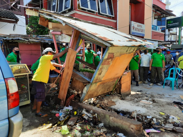 Penertiban PKL didepan Pasar Pagi Jl. Gajah Mada