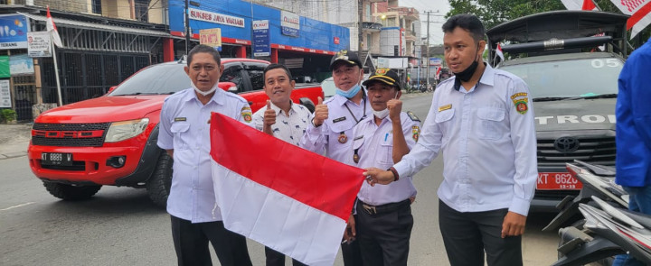 Pembagian Bendera Merah Putih