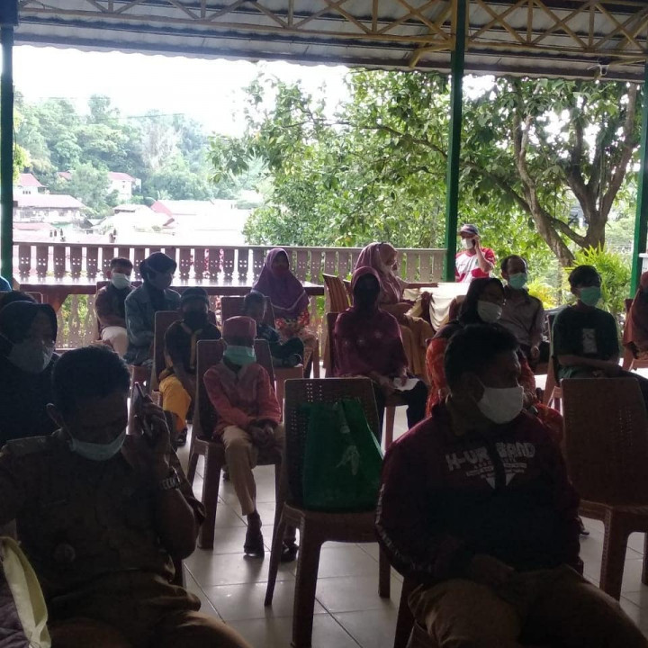 Pembagian Santunan Kepada Lansia dan anak Yatim oleh Komunitas Peduli Samarinda