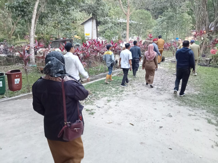 Mendampingi DLH meninjau TPA Sambutan dalam rangka penilaian Adipura