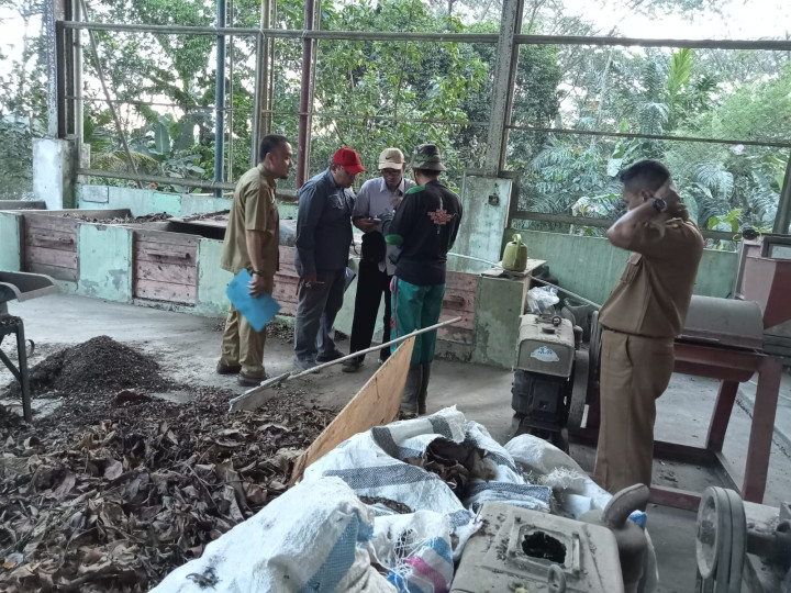 Mendampingi DLH meninjau TPA Sambutan dalam rangka penilaian Adipura