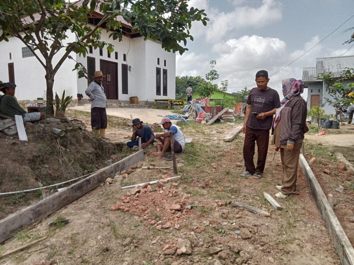 Monitoring pengerjaan Semenisasi Jalan,Drainase,Gorong-gorong, dan Playground