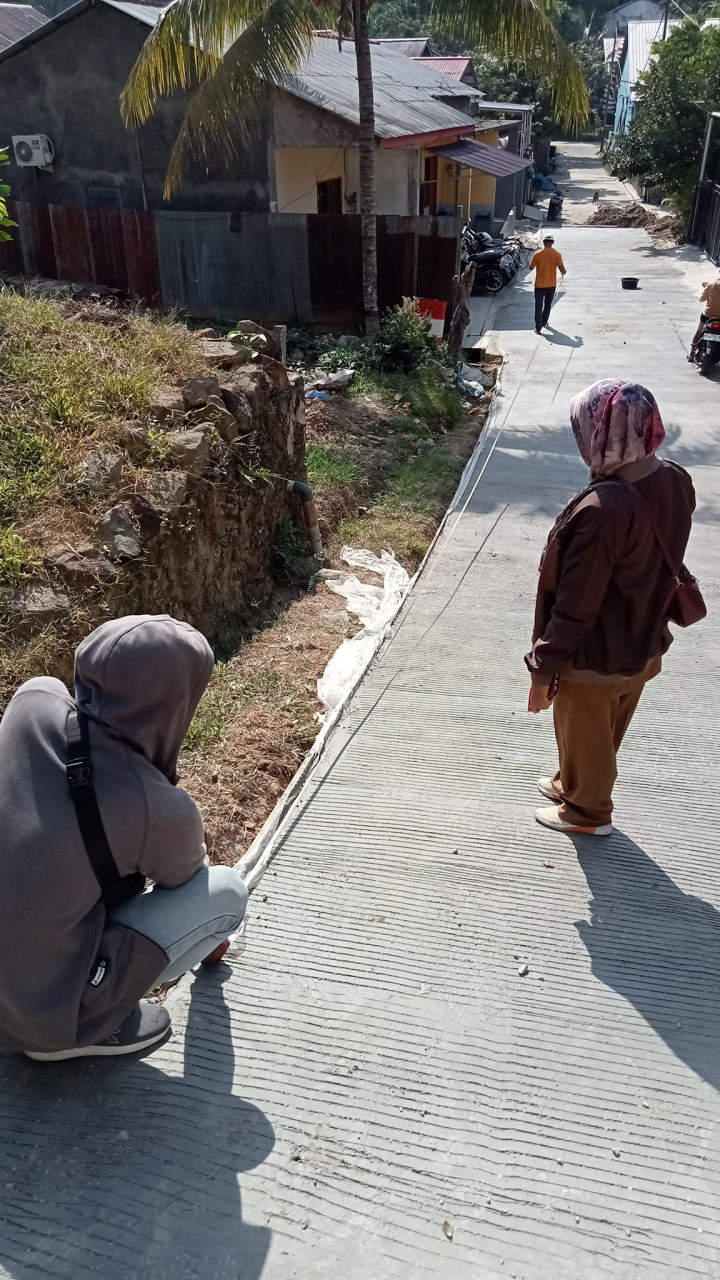 Monitoring pengerjaan Semenisasi Jalan,Drainase,Gorong-gorong, dan Playground