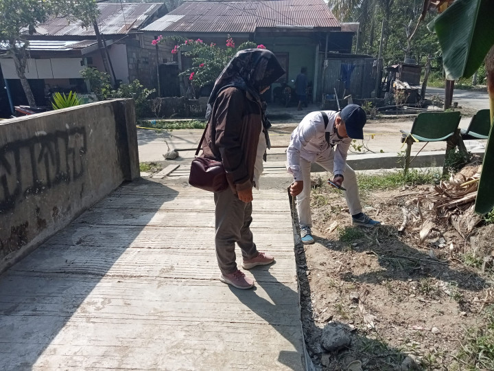 Monitoring pengerjaan Semenisasi Jalan, Posyandu, Lapangan Volly,Playground (Taman Bermain), dan budidaya lebah kelulut