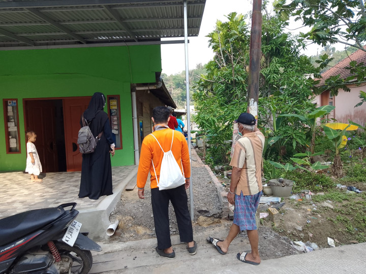 Fogging di wilayah RT 10 Kel. Sambutan