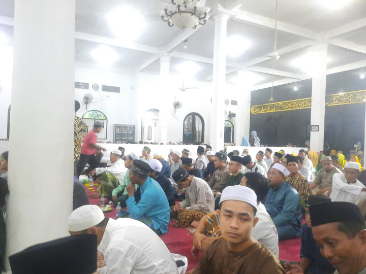 Peringatan Maulid Nabi Besar Muhammad SAW di Mesjid Syaichona Kholil.