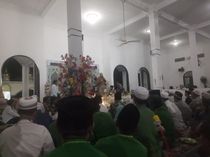 Peringatan Maulid Nabi Besar Muhammad SAW di Mesjid Syaichona Kholil.