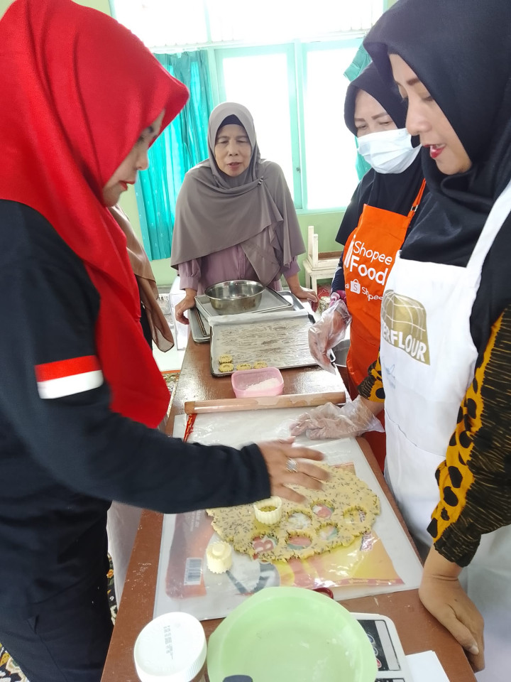 Probebaya Pelatihan pembuatan kue kering