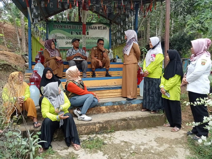 Kunjungan ke kampung salai rt 08 Kelurahan Sambutan