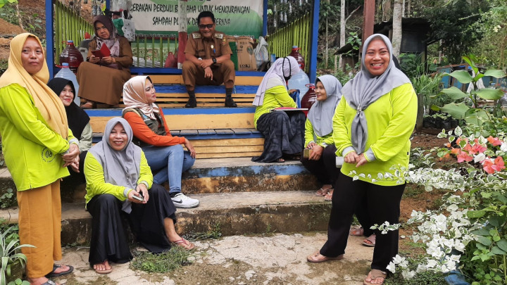 Kunjungan ke kampung salai rt 08 Kelurahan Sambutan