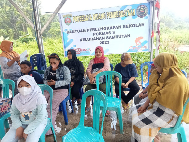Probebaya bidang Pemberdayaan POKMAS 3 Penyerahan Bantuan Peralatan Sekolah