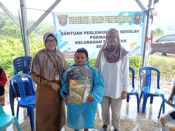 Probebaya bidang Pemberdayaan POKMAS 3 Penyerahan Bantuan Peralatan Sekolah