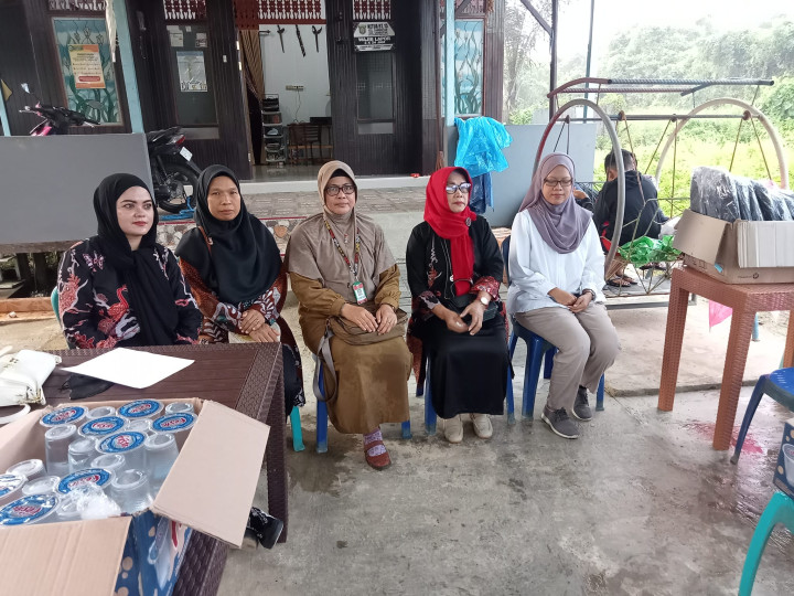 Probebaya bidang Pemberdayaan POKMAS 3 Penyerahan Bantuan Peralatan Sekolah