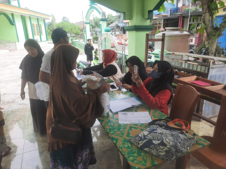Pembagian Beras Bulog Sebanyak 511 Karung kepada warga yang kurang mampu