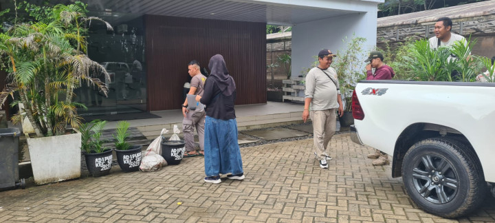Distribusi Pot dan Tananman ke Tim Adipura Kecamatan Sambutan (5 Januari 2024)