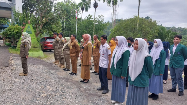 Apel Pagi Aparatur Kecamatan Sambutan (Senin, 8 Januari 2024)