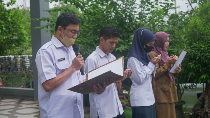 Apel Pagi Aparatur Kecamatan Sambutan (Senin, 29 April 2024)