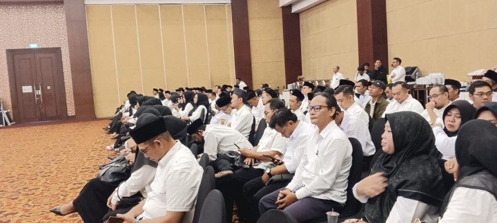 Pengukuhan dan Penandatanganan Fakta Integritas Sekretariat PPK dan PPS se-Kota Samarinda oleh KPU Kota Samarinda (Minggu, 16 Juni 2024)