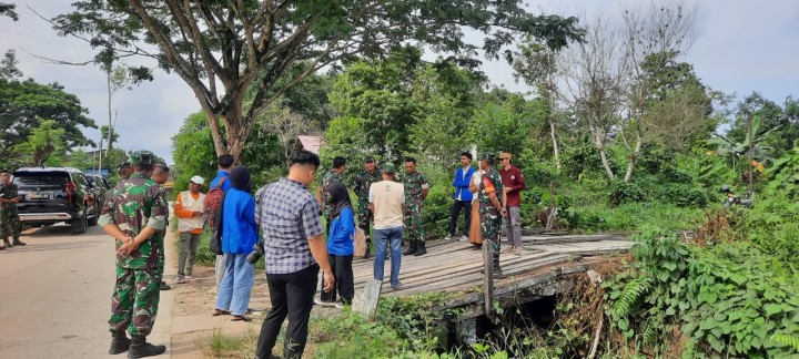 Peninjauan Lokasi TMMD di Jalan Padat Karya RT. 20 Kelurahan Sambutan (Jum'at, 21 Juni 2024)