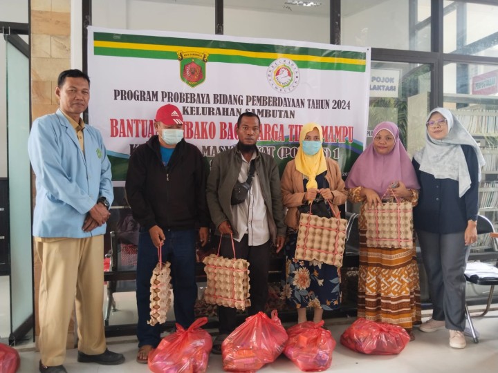 Pembagian Sembako dan Pelatihan pembuatan makanan khas Kaltim program Probebaya bidang Pemberdayaan