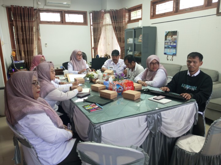 RAPAT KOORDINASI CAMAT BESERTA PEJABAT STRUKTURAL DILINGKUNGAN KECAMATAN SAMBUTAN (RABU, 31 JULI 2024)