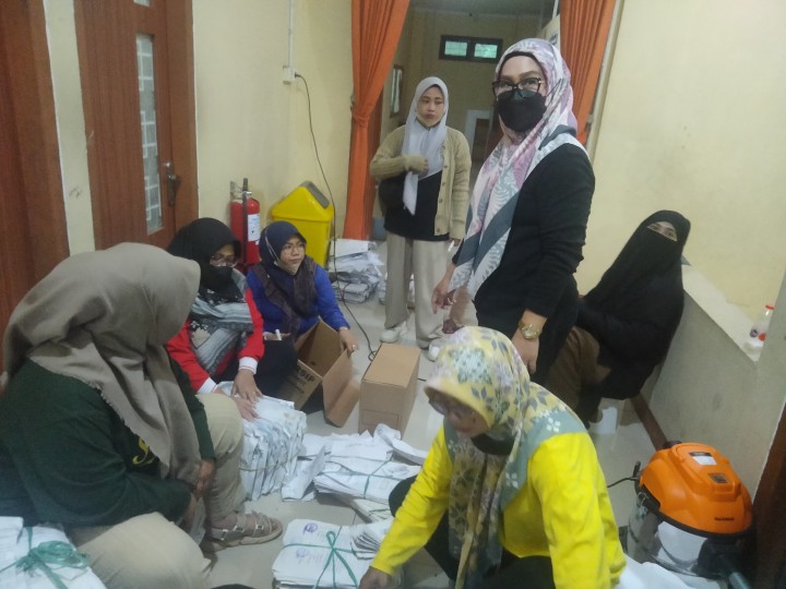 GOTONG ROYONG MERAPIKAN ARSIP KECAMATAN SAMBUTAN (JUM'AT, 16 AGUSTUS 2024)