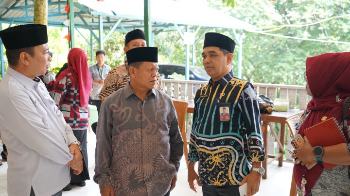 Penyerahan Bantuan UMKM Oleh BASNAZ Kota Samarinda di Kecamatan Sambutan