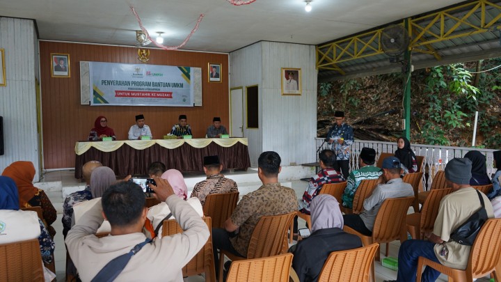 Penyerahan Bantuan UMKM Oleh BASNAZ Kota Samarinda di Kecamatan Sambutan