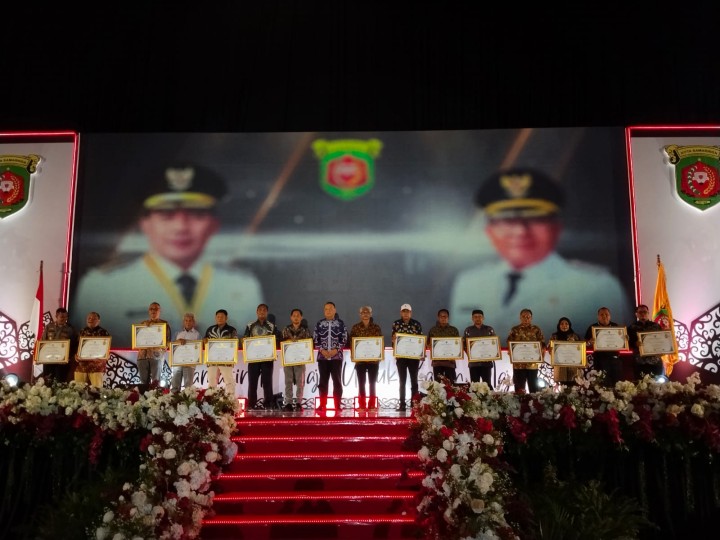 Acara Penganugerahan Probebaya Award 2025 yang dilaksanakan Bagian Tapem bertempat di Plenary Hall Convention Hall Sempaja