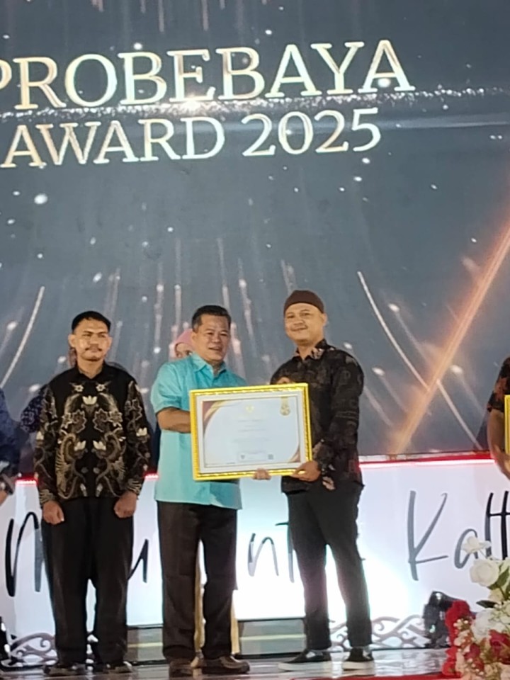 Acara Penganugerahan Probebaya Award 2025 yang dilaksanakan Bagian Tapem bertempat di Plenary Hall Convention Hall Sempaja